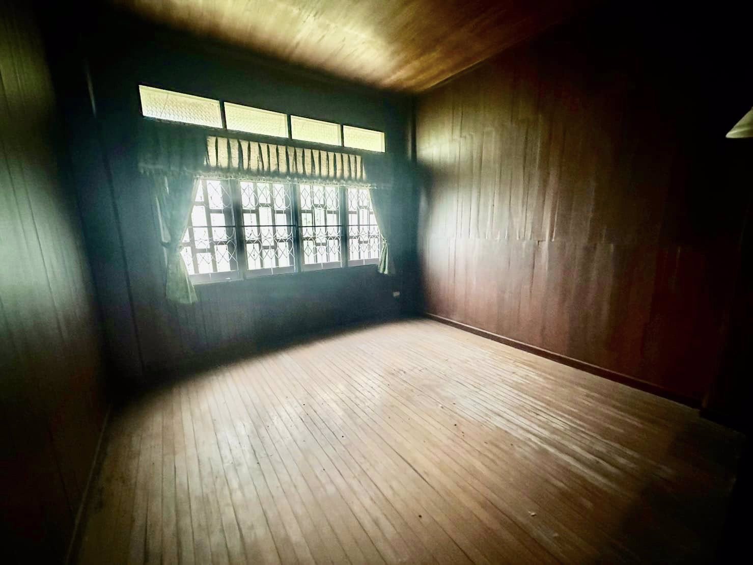 ขายด่วน-บ้านไม้สักทอง-หลังใหญ่-เสา-32-ต้น-ติดลำธาร-นครนายก-พื้นที่-20-ไร่