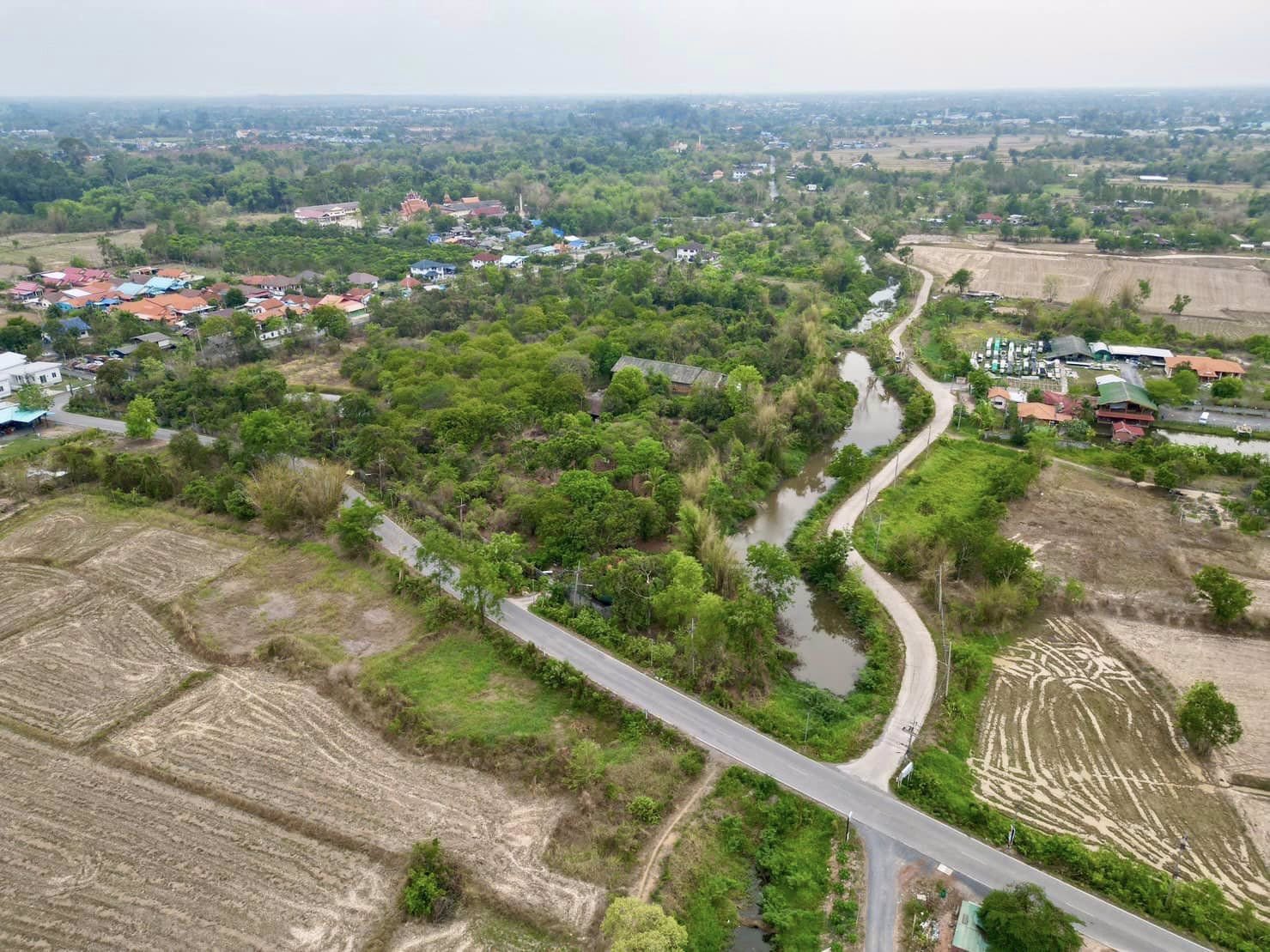 ขายด่วน-บ้านไม้สักทอง-หลังใหญ่-เสา-32-ต้น-ติดลำธาร-นครนายก-พื้นที่-20-ไร่