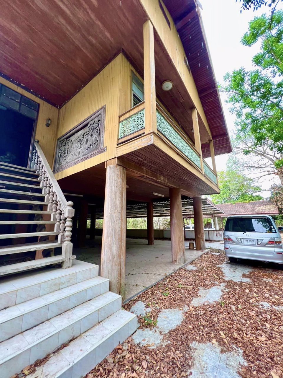 ขายด่วน-บ้านไม้สักทอง-หลังใหญ่-เสา-32-ต้น-ติดลำธาร-นครนายก-พื้นที่-20-ไร่