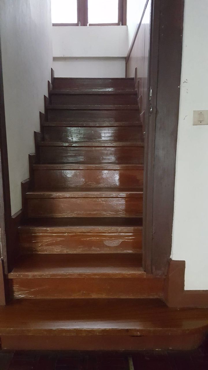 บ้านทาวเฮาส์-สภาพต้องปรับปรุง-เหมาะทำที่พักอาศัยหรือออฟฟิศ-ทำเลดีมาก-นานา