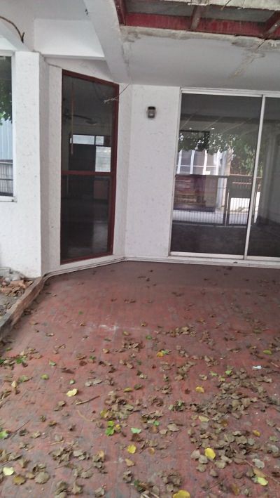 บ้านทาวเฮาส์-สภาพต้องปรับปรุง-เหมาะทำที่พักอาศัยหรือออฟฟิศ-ทำเลดีมาก-นานา