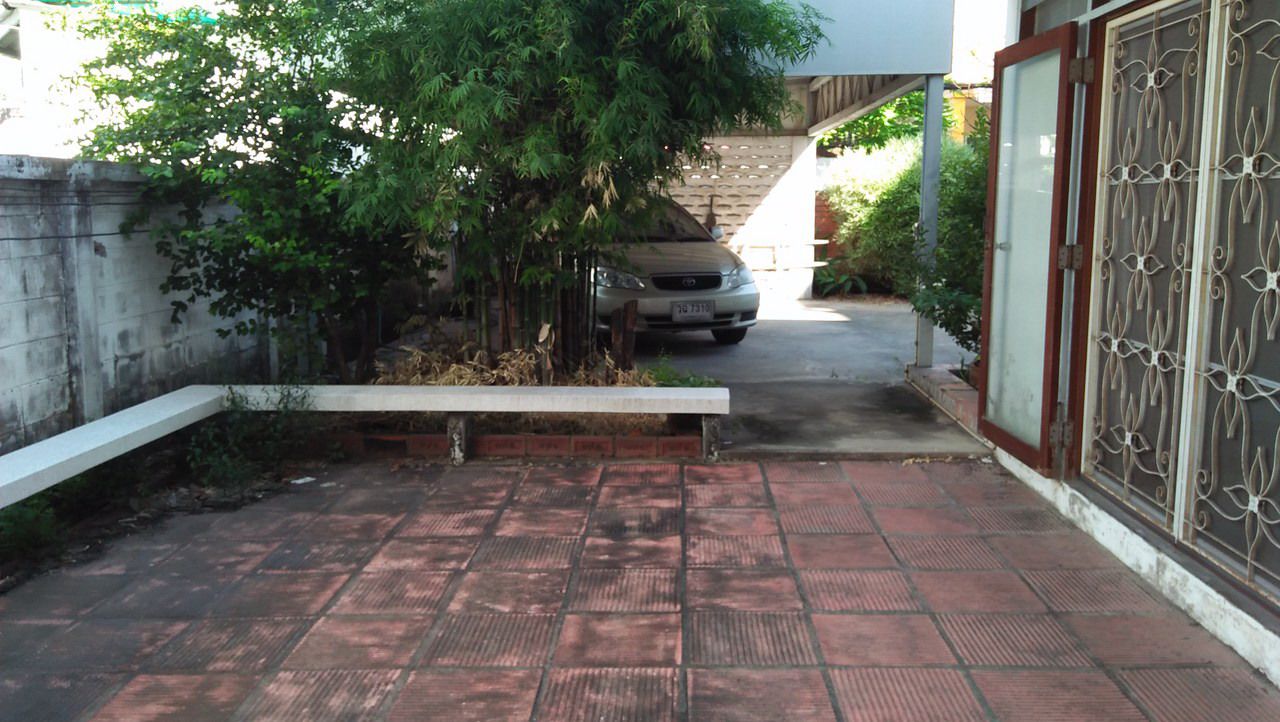 sale-land-with-old-house-suitable-for-house-or-adapt-an-apartment-early-soi