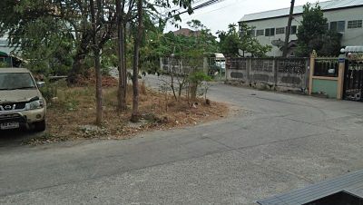 sale-land-with-old-building-4-storey-closed-road-in-the-soi-near-suan-luang-rama9-in-the-villaged