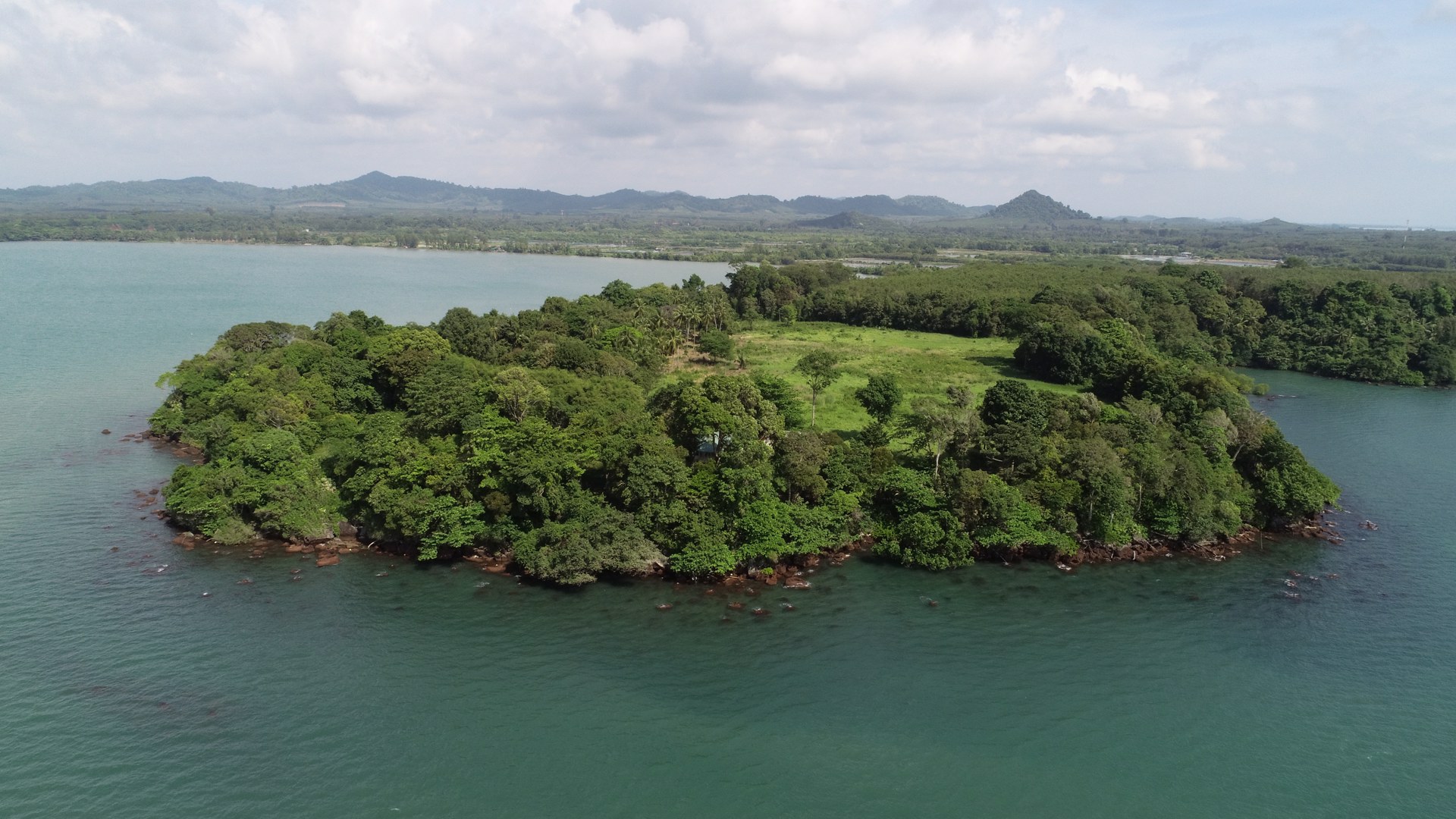 private-island-for-sale-so-big-plot-of-land-37-rais-sea-view-ที่ดินบนเกาะแวดล้อมทะเลล้อมรอบแปลงใหญ่