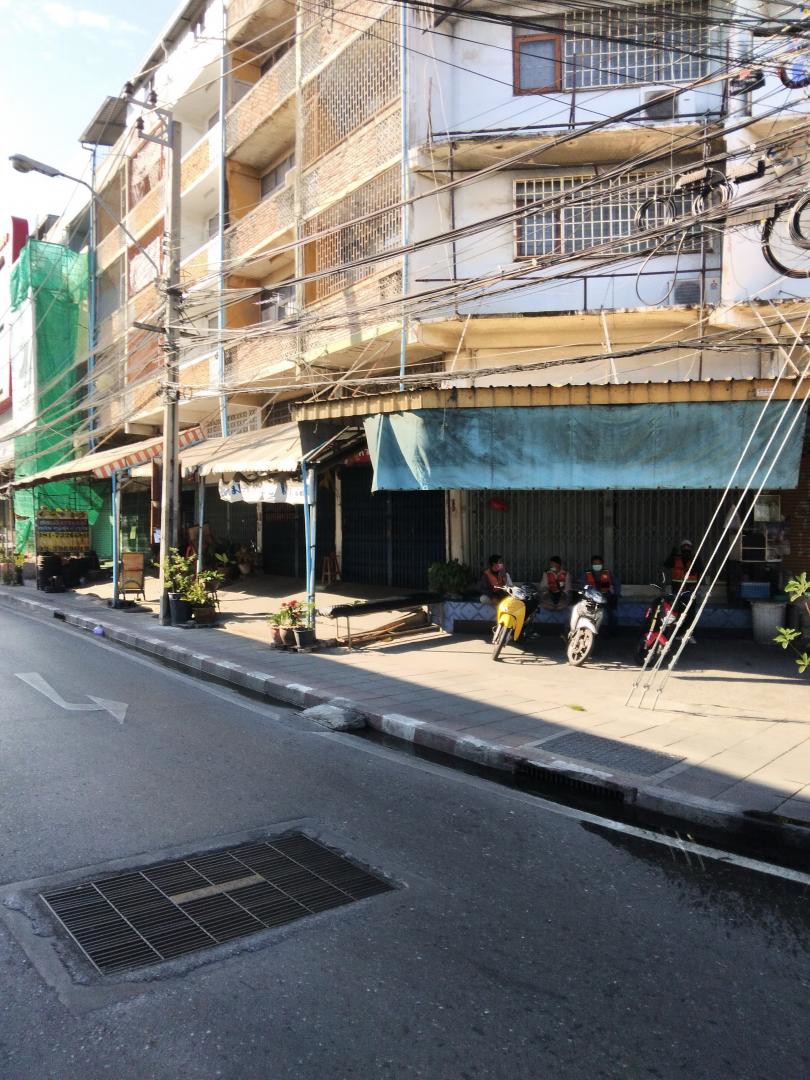 sale-and-rent-shophouse-45-storey-no-car-park-main-road-closed-bts-yellow-line-ขายและให้เช่าตึกแถว