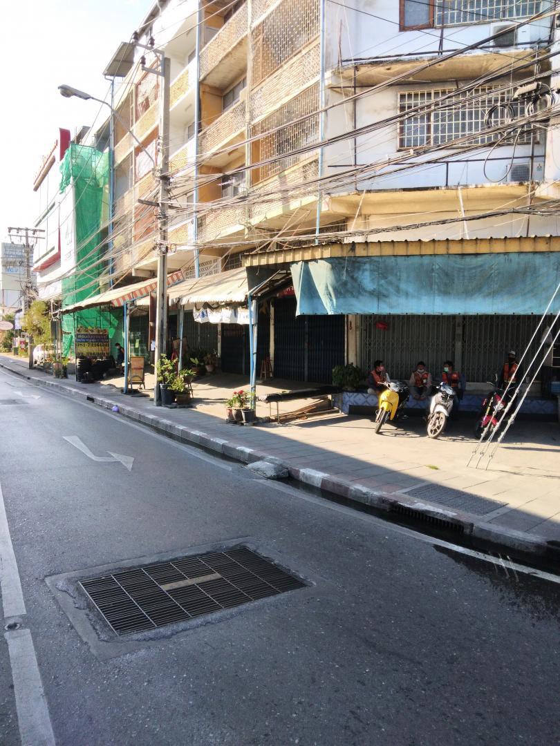 sale-and-rent-shophouse-45-storey-no-car-park-main-road-closed-bts-yellow-line-ขายและให้เช่าตึกแถว