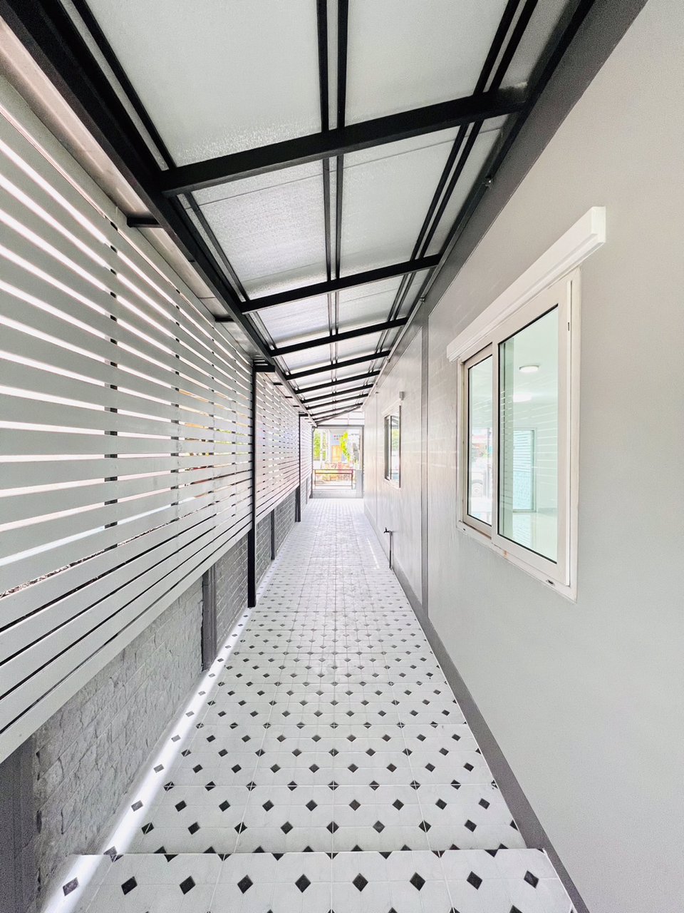 ขายฉัตรหลวง8_หลังริมสามโคก-รีโนเวทพร้อมอยู่