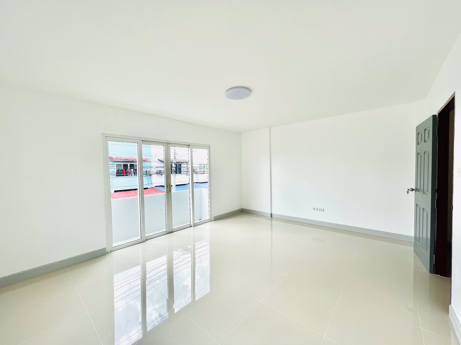 ขายฉัตรหลวง8_หลังริมสามโคก-รีโนเวทพร้อมอยู่