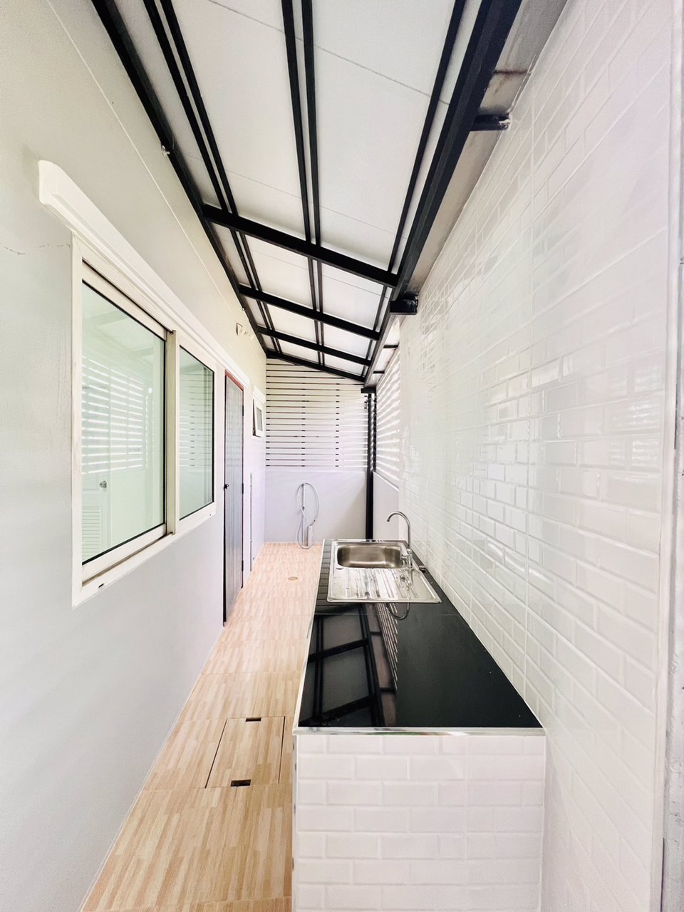 ขายฉัตรหลวง8_หลังริมสามโคก-รีโนเวทพร้อมอยู่