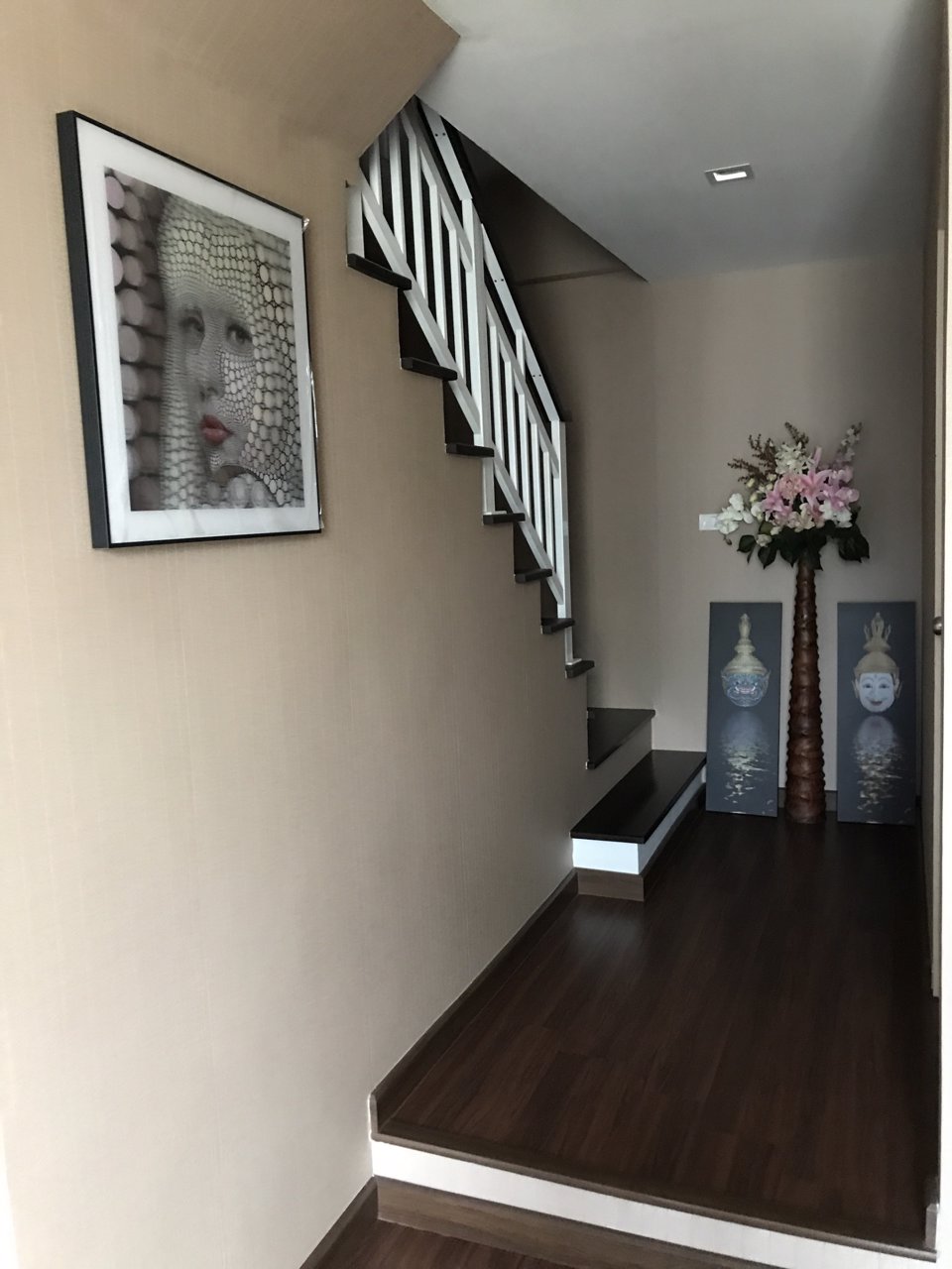 ให้เช่า-และขาย-ทาวโฮม3ชั้น-บ้าน-ลิฟวิ่ง-เรสซิเดนซ์-รังสิต