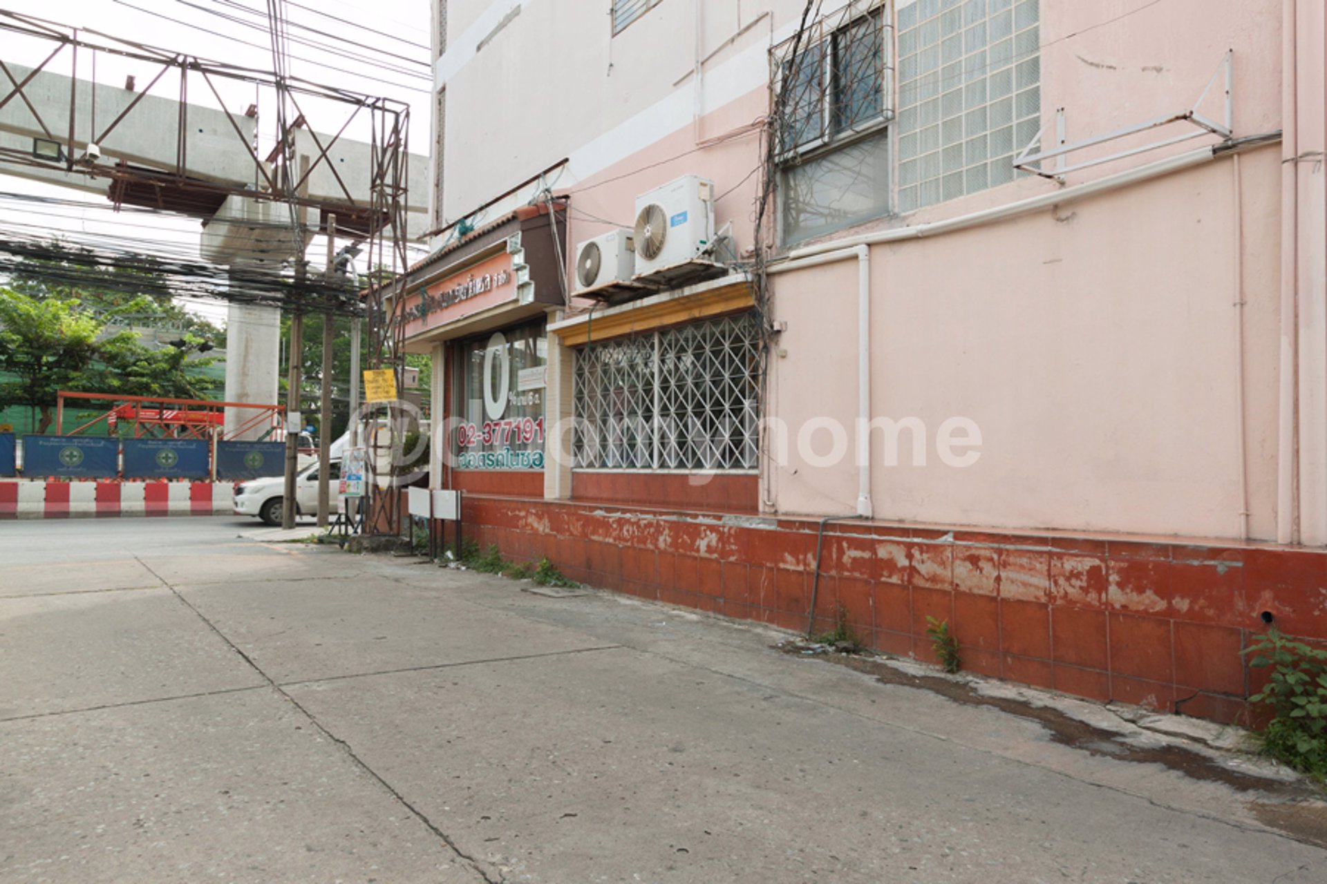 ให้เช่าตึกแถวห้องมุม-2-คูหา-ลาดพร้าว-130-2-ติดถนนใหญ่-