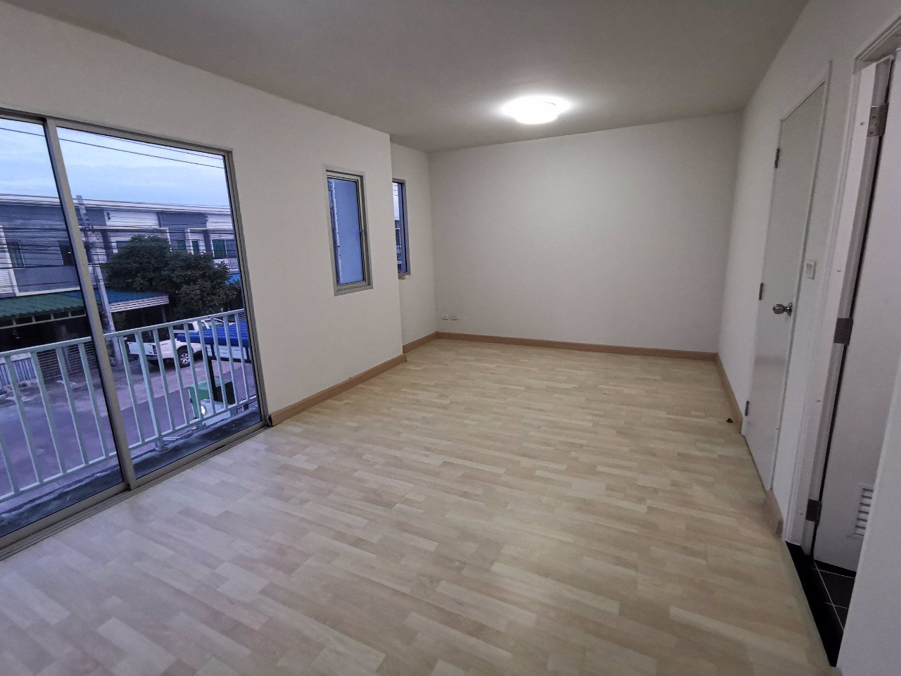 ขายทาวน์โฮมใหม่-2-ชั้น-เดอะคอนเนค-22-รามอินทรา-มีนบุรี-3ห้องนอน-2ห้องน้ำ-จอดรถ-3คัน