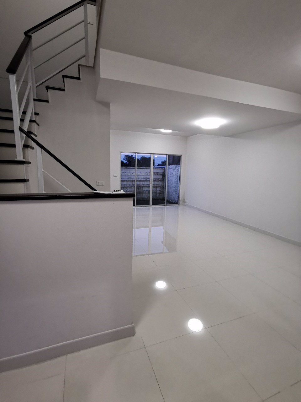 ขายทาวน์โฮมใหม่-2-ชั้น-เดอะคอนเนค-22-รามอินทรา-มีนบุรี-3ห้องนอน-2ห้องน้ำ-จอดรถ-3คัน