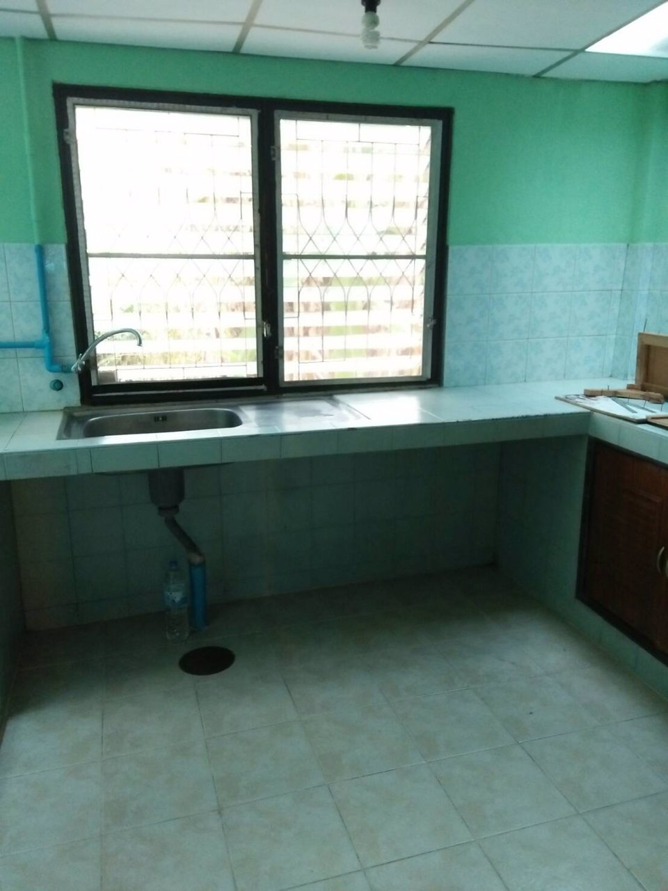 ให้เช่าทาวน์เฮ้าส์-2-ชั้น-หมู่บ้านติดถนนใหญ่-ถนนนวมินทร์-แขวงนวลจันทร์-เขตบึงกุ่ม-กรุงเทพ