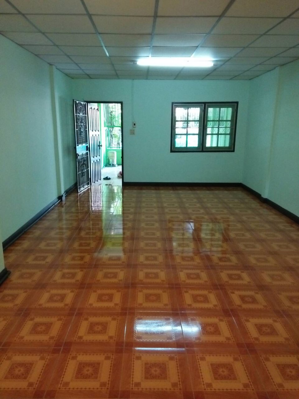 ให้เช่าทาวน์เฮ้าส์-2-ชั้น-หมู่บ้านติดถนนใหญ่-ถนนนวมินทร์-แขวงนวลจันทร์-เขตบึงกุ่ม-กรุงเทพ