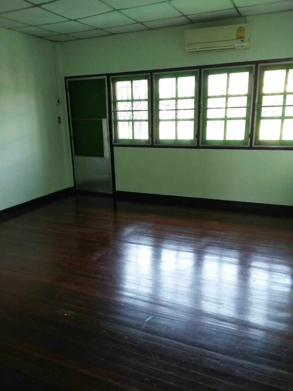 ให้เช่าทาวน์เฮ้าส์-2-ชั้น-หมู่บ้านติดถนนใหญ่-ถนนนวมินทร์-แขวงนวลจันทร์-เขตบึงกุ่ม-กรุงเทพ