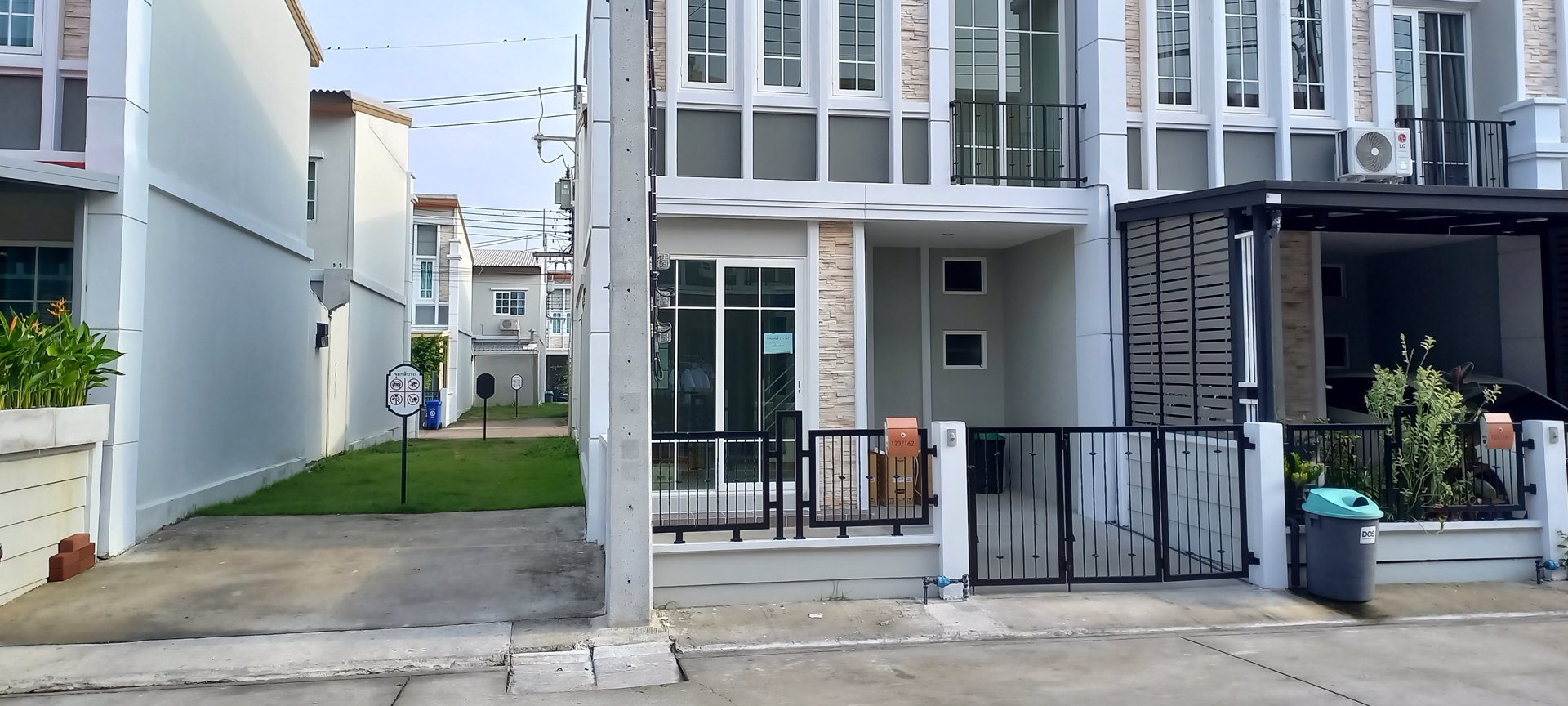 ให้เช่าทาวน์โฮมใหม่มือหนึ่งหลังมุม-โกลเด้น-ทาวน์-วิภาวดี-รังสิต