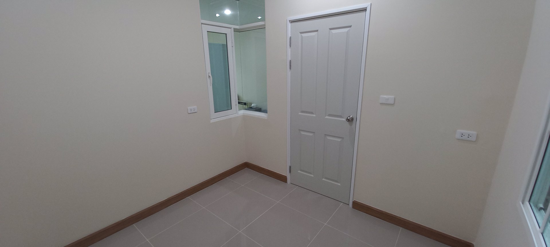 ให้เช่าทาวน์โฮมใหม่มือหนึ่งหลังมุม-โกลเด้น-ทาวน์-วิภาวดี-รังสิต