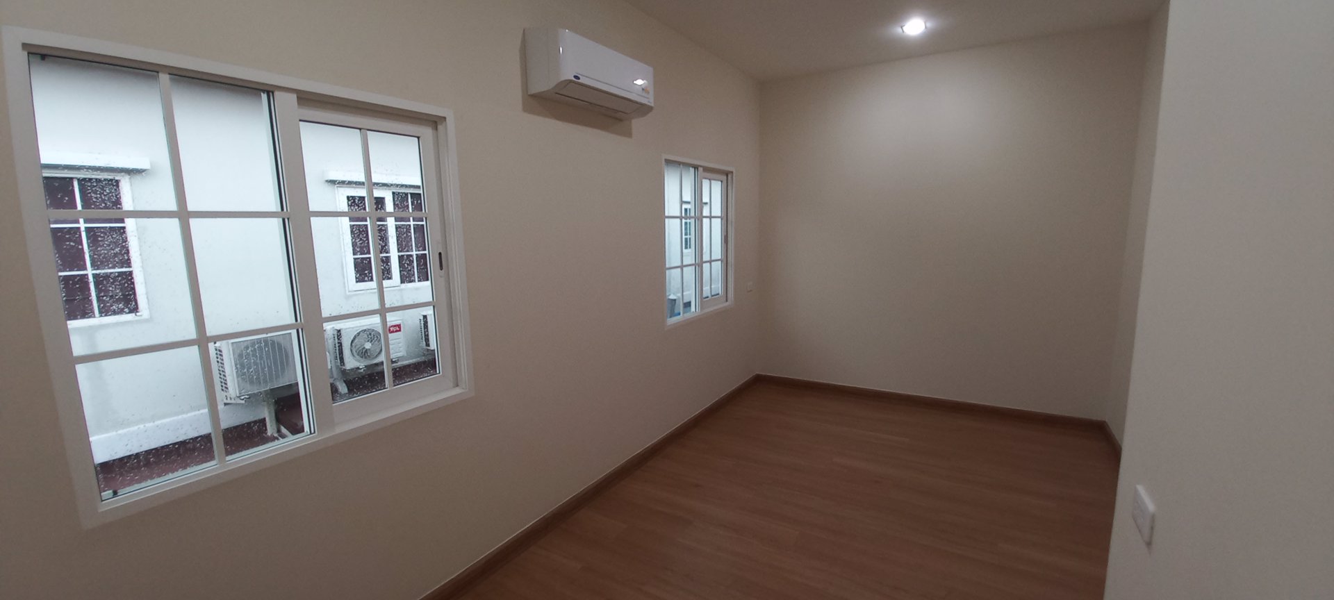 ให้เช่าทาวน์โฮมใหม่มือหนึ่งหลังมุม-โกลเด้น-ทาวน์-วิภาวดี-รังสิต