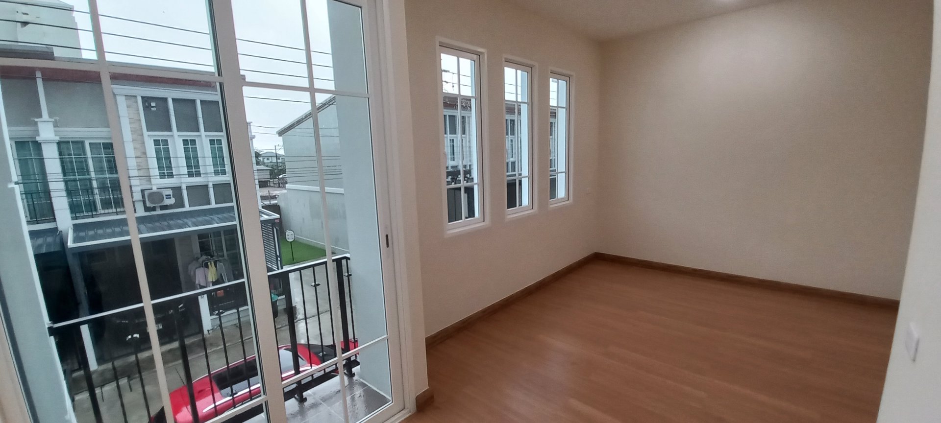 ให้เช่าทาวน์โฮมใหม่มือหนึ่งหลังมุม-โกลเด้น-ทาวน์-วิภาวดี-รังสิต