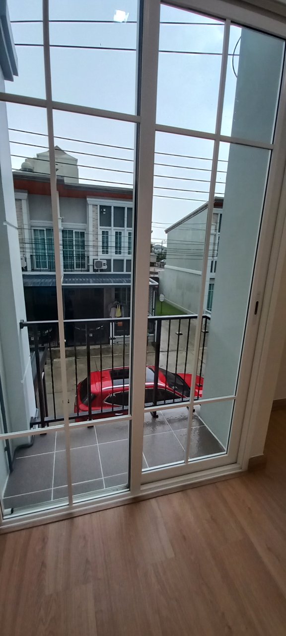 ให้เช่าทาวน์โฮมใหม่มือหนึ่งหลังมุม-โกลเด้น-ทาวน์-วิภาวดี-รังสิต