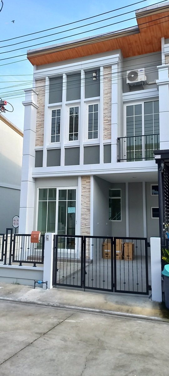 ให้เช่าทาวน์โฮมใหม่มือหนึ่งหลังมุม-โกลเด้น-ทาวน์-วิภาวดี-รังสิต