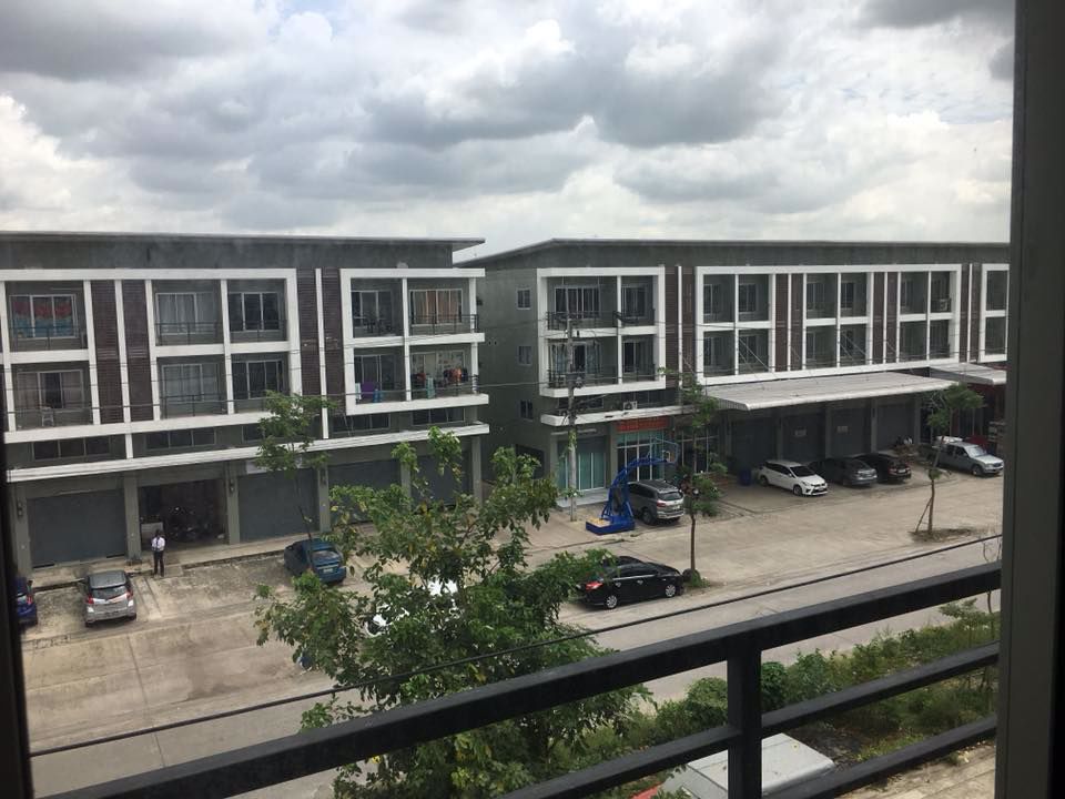 ขายอาคารพาณิชย์-4-คูหาติดกัน-ขนาด-205-ตรว-3-ชั้นครึ่ง-ทำเลดีมาก-โครงการไอยรา-2-อคลองหลวง-จปทุมธา