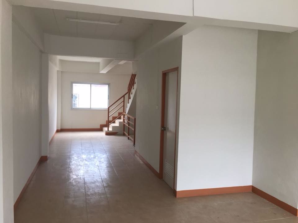 ขายอาคารพาณิชย์-4-คูหาติดกัน-ขนาด-205-ตรว-3-ชั้นครึ่ง-ทำเลดีมาก-โครงการไอยรา-2-อคลองหลวง-จปทุมธา