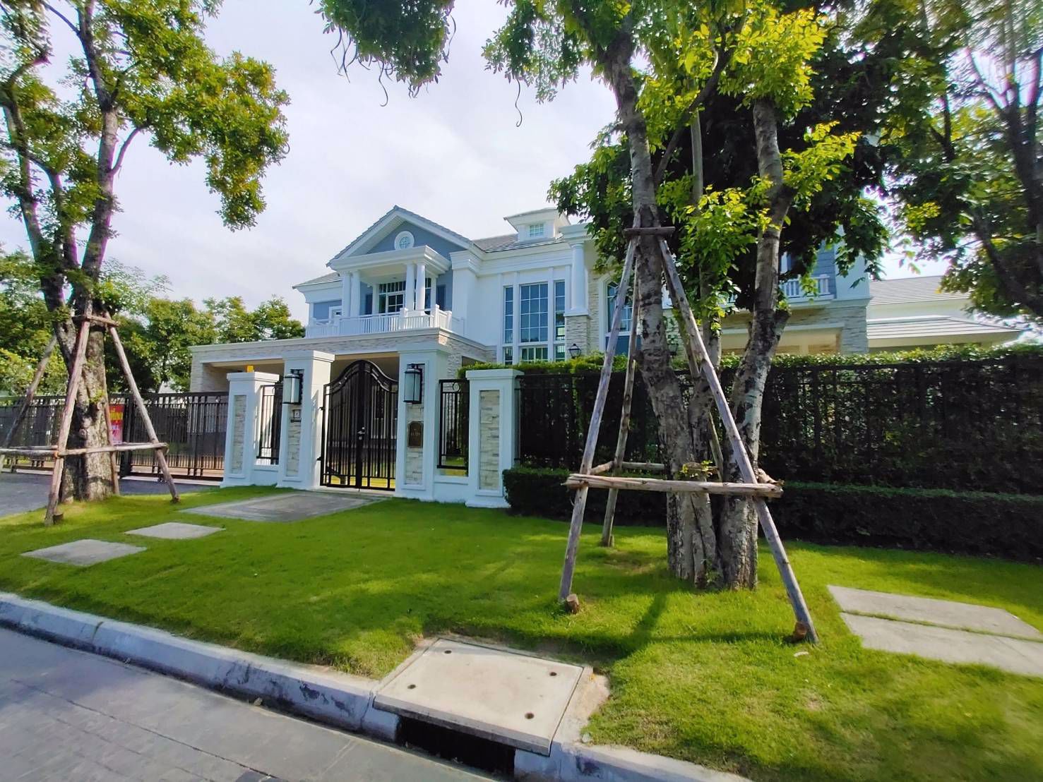 ขายบ้านเดี่ยวหรู-นาราสิริ-บางนา-4-ห้องนอน-5ห้องน้ำ-19090-ตารางวา-พื้นที่ใช้สอย-469-ตารางเมตร-ถนนบาง