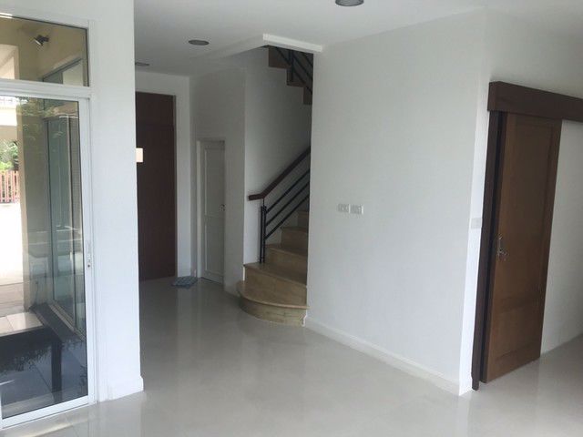 ขายทาวน์โฮม-4-ชั้น-หมู่บ้านอนันตรา-ทรอปิคอล-หัวหมาก-11-ขนาด-21-ตรวา-พื้นที่ใช้สอย-200-ตรม-3-ห้องนอ