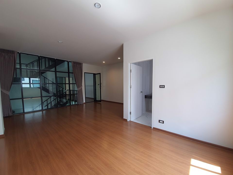 ขายบ้าน-townhome-3-ชั้นครึ่ง-nivass-ladprao-71-นิวาสส์-ลาดพร้าว-71-45-ตารางวา-330-ตรม-3-นอน-4-น