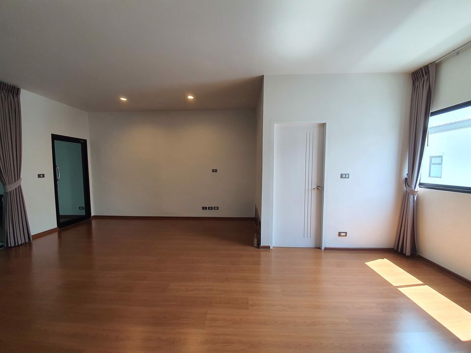 ขายบ้าน-townhome-3-ชั้นครึ่ง-nivass-ladprao-71-นิวาสส์-ลาดพร้าว-71-45-ตารางวา-330-ตรม-3-นอน-4-น