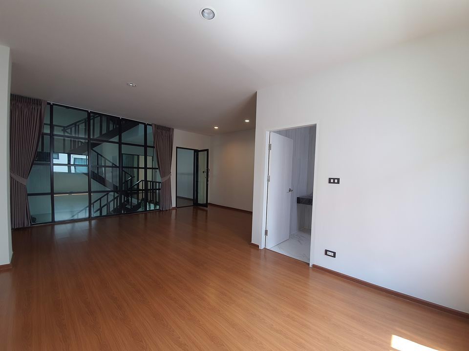 ขายบ้าน-townhome-3-ชั้นครึ่ง-nivass-ladprao-71-นิวาสส์-ลาดพร้าว-71-45-ตารางวา-330-ตรม-3-นอน-4-น