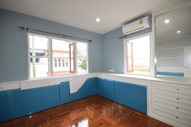 ขายบ้าน-หมู่บ้านลัดดารมย์-เอกมัย-รามอินทรา-เนื้อที่-78-ตารางวา-มี-4-ห้องนอน-4-ห้องน้ำ-1-ห้องรับแขก-1