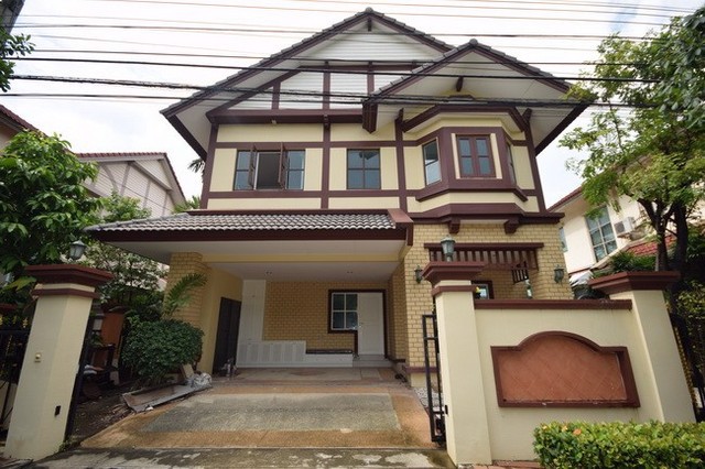 ขายบ้าน-หมู่บ้านลัดดารมย์-เอกมัย-รามอินทรา-เนื้อที่-78-ตารางวา-มี-4-ห้องนอน-4-ห้องน้ำ-1-ห้องรับแขก-1