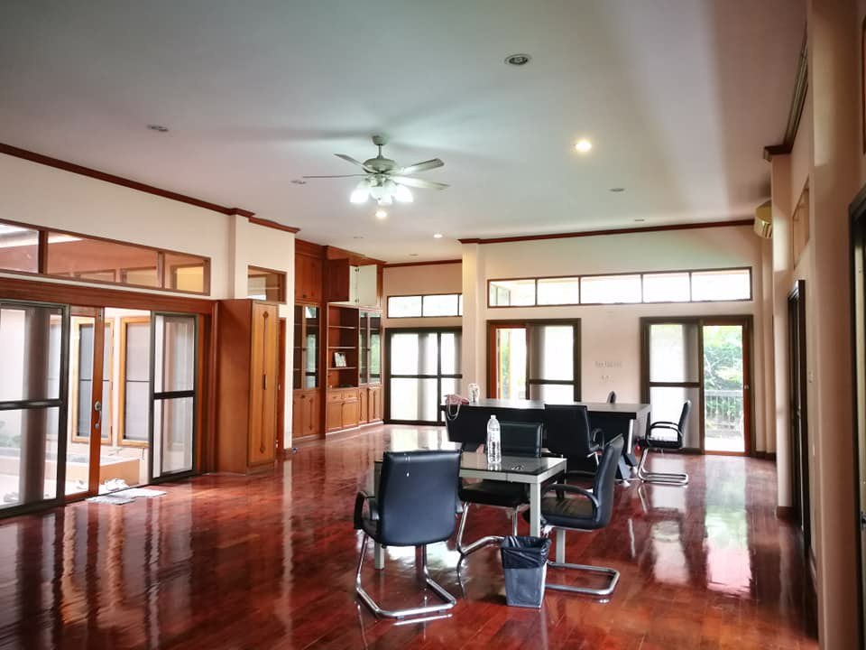 ขายบ้านเดี่ยว-หมู่บ้านปัญญาอินทรา-พี-6-เนื้อที่-200-ตารางวา-พื้นที่ใช้สอย-523-ตารางเมตร-2-ห้องนอน-2