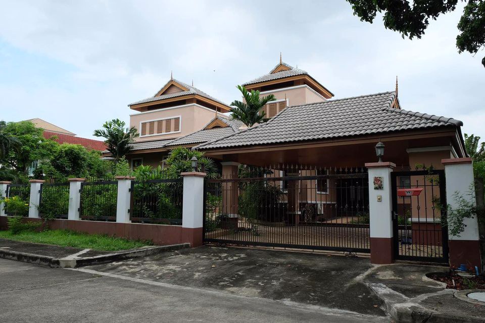 ขายบ้านเดี่ยว-หมู่บ้านปัญญาอินทรา-พี-6-เนื้อที่-200-ตารางวา-พื้นที่ใช้สอย-523-ตารางเมตร-2-ห้องนอน-2