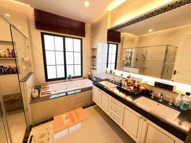 ขายบ้านเดอะแกรนด์-ปิ่นเกล้า-พื้นที่-1345-ตารางวา-พื้นที่ใช้สอย-345-ตารางเมตร-4-ห้องนอน-6-ห้องน้ำ