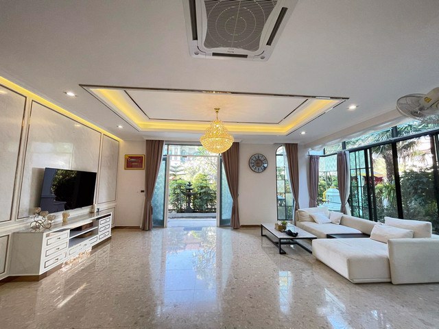 ขายบ้านเดอะแกรนด์-ปิ่นเกล้า-พื้นที่-1345-ตารางวา-พื้นที่ใช้สอย-345-ตารางเมตร-4-ห้องนอน-6-ห้องน้ำ