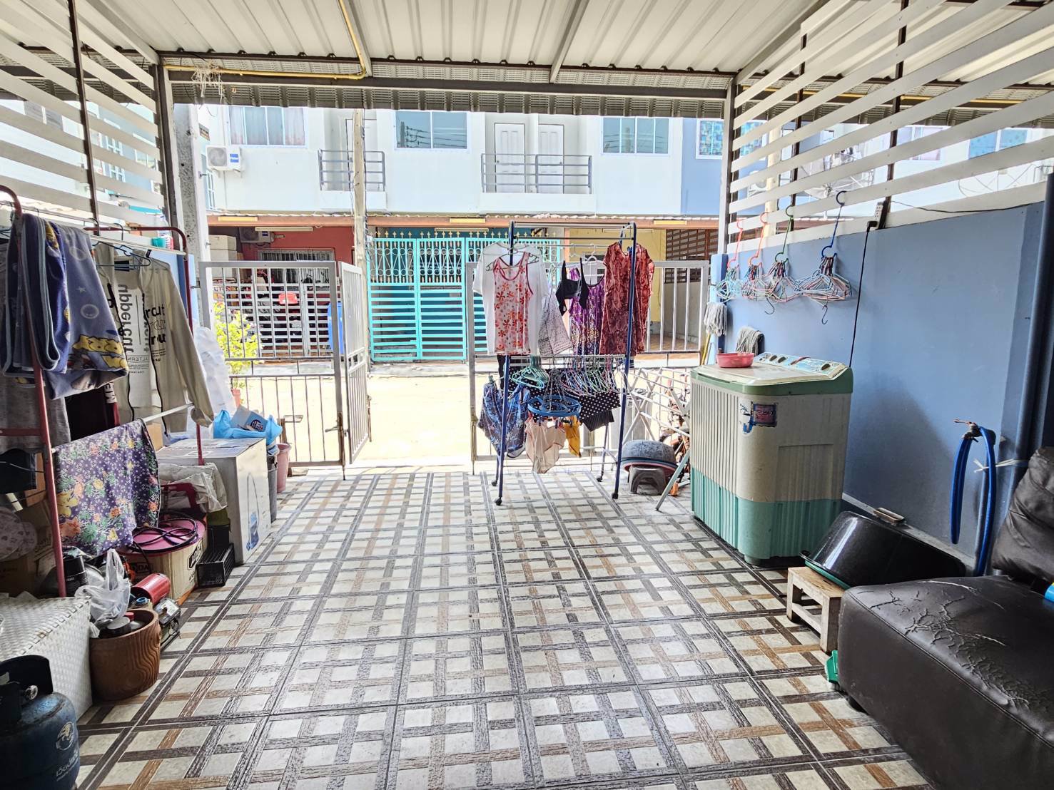 ขายทาวเฮ้าส์-2-ชั้น-หมู่บ้านฉัตรไพลิน-ลาดหลุมแก้ว-ปทุมธานี