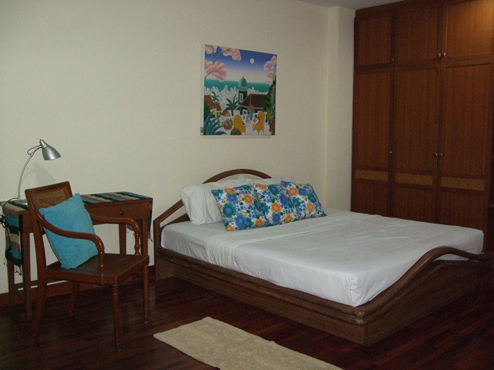 บ้านวัลย์ผกา-อพาร์ทเม้นท์ให้เช่า-ห้องกว้าง-อาคารโปร่ง-สวนสงบ