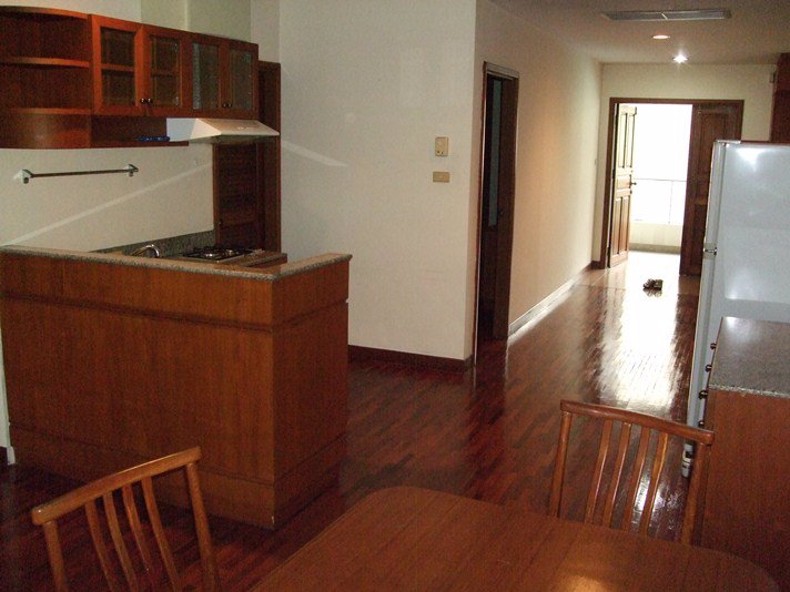 บ้านวัลย์ผกา-อพาร์ทเม้นท์ให้เช่า-ห้องกว้าง-อาคารโปร่ง-สวนสงบ