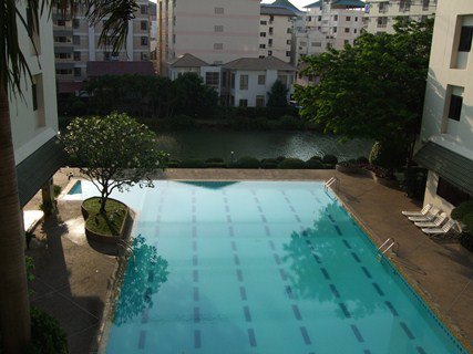 บ้านวัลย์ผกา-อพาร์ทเม้นท์ให้เช่า-ห้องกว้าง-อาคารโปร่ง-สวนสงบ