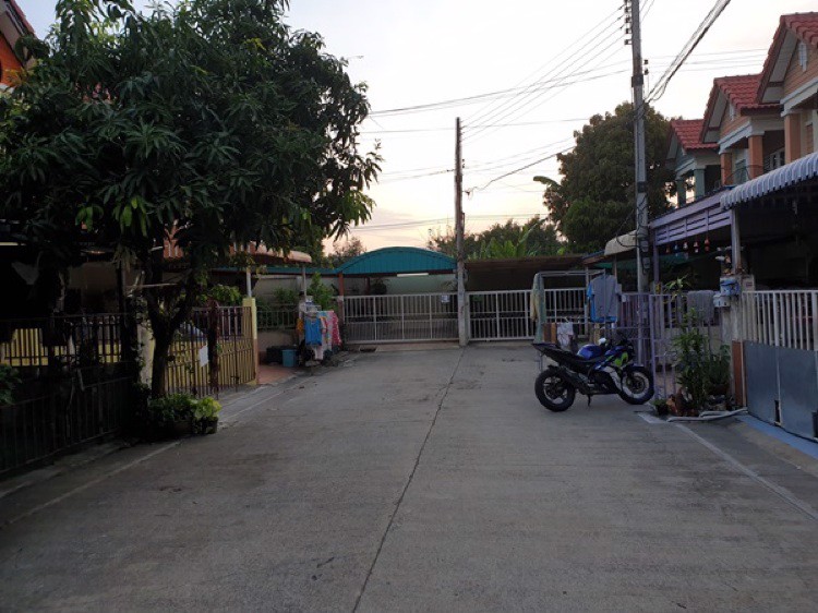 ขายด่วนๆๆๆขายบ้านเบญจทรัพย์คลอง6-ติดถนนใหญ่-เพียง115ล้านบาทเท่านั้น