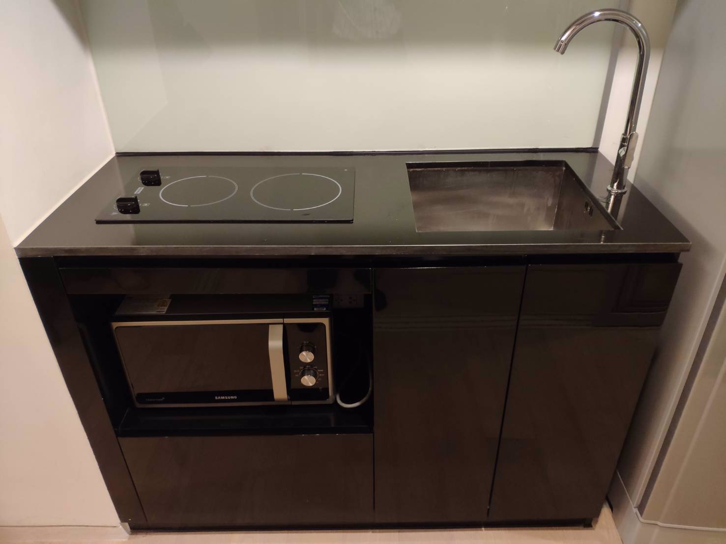 ให้เช่าคอนโด-1-ห้องนอน-มีระเบียง-วิวดี-ไม่มีตึกบัง-สภาพห้องดีมาก-เจ้าของอยู่เองไม่ถึงปี