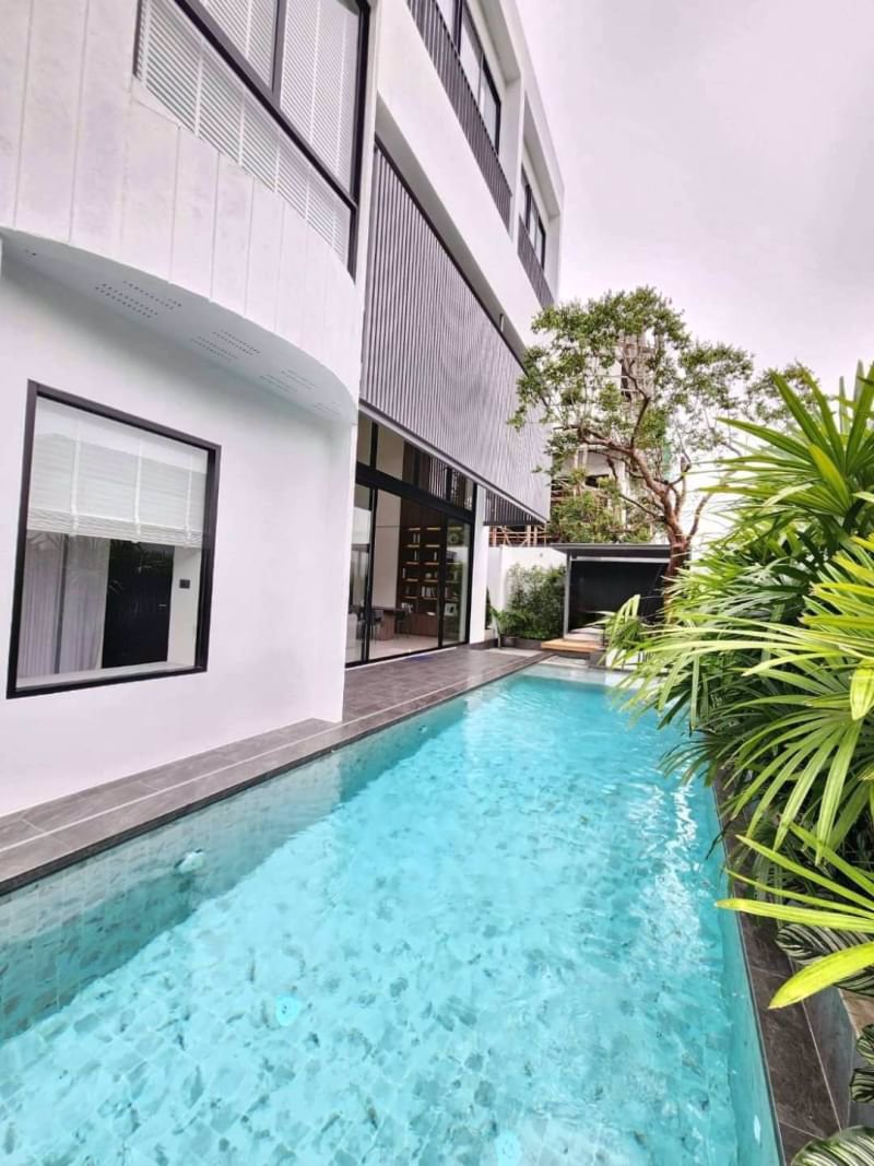 บ้านหรูหราทันสมัย-สร้างเสร็จใหม่-ใจกลางเมืองเชียงใหม่