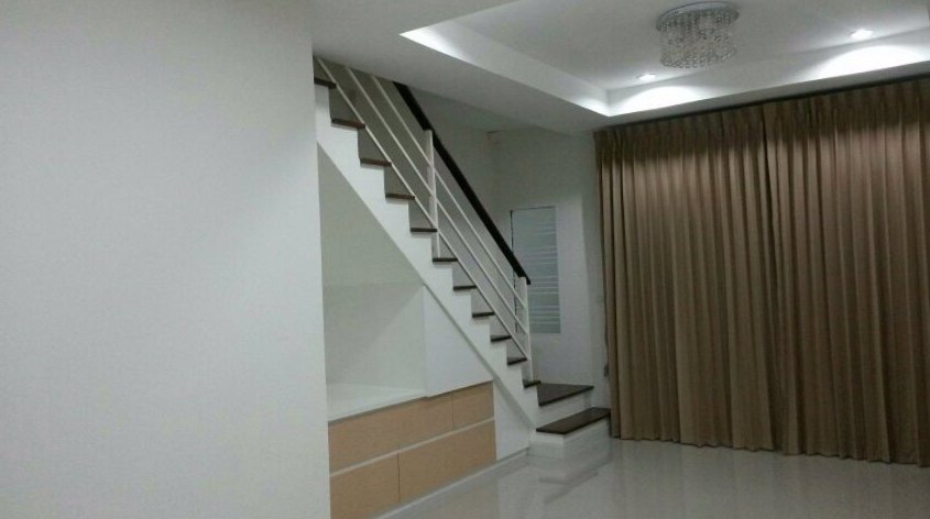 ทาวน์โฮม-3-ชั้นให้เช่า-ย่านทาว์อินทาวน์-เดินทางสะดวกเข้าออกได้หลายทาง