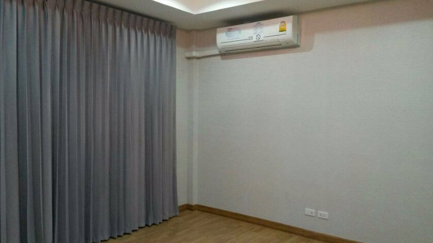 ทาวน์โฮม-3-ชั้นให้เช่า-ย่านทาว์อินทาวน์-เดินทางสะดวกเข้าออกได้หลายทาง