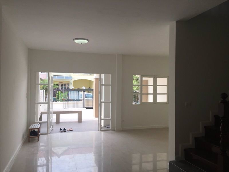 ทาวน์เฮ้าส์ให้เช่า-ซอยสวนผัก32-ราชพฤกษ์-ตลิ่งชัน-วงเวียนพระราม5-ทำเลดี-ขนาดเท่าบ้านเดี่ยว