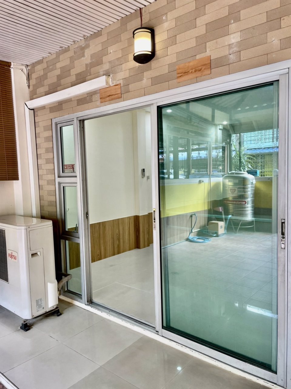 ขายทาวน์เฮ้าส์สวย-ทำเลทอง-ติดถนนใหญ่-ใกล้สี่แยกบางนา-0917232192